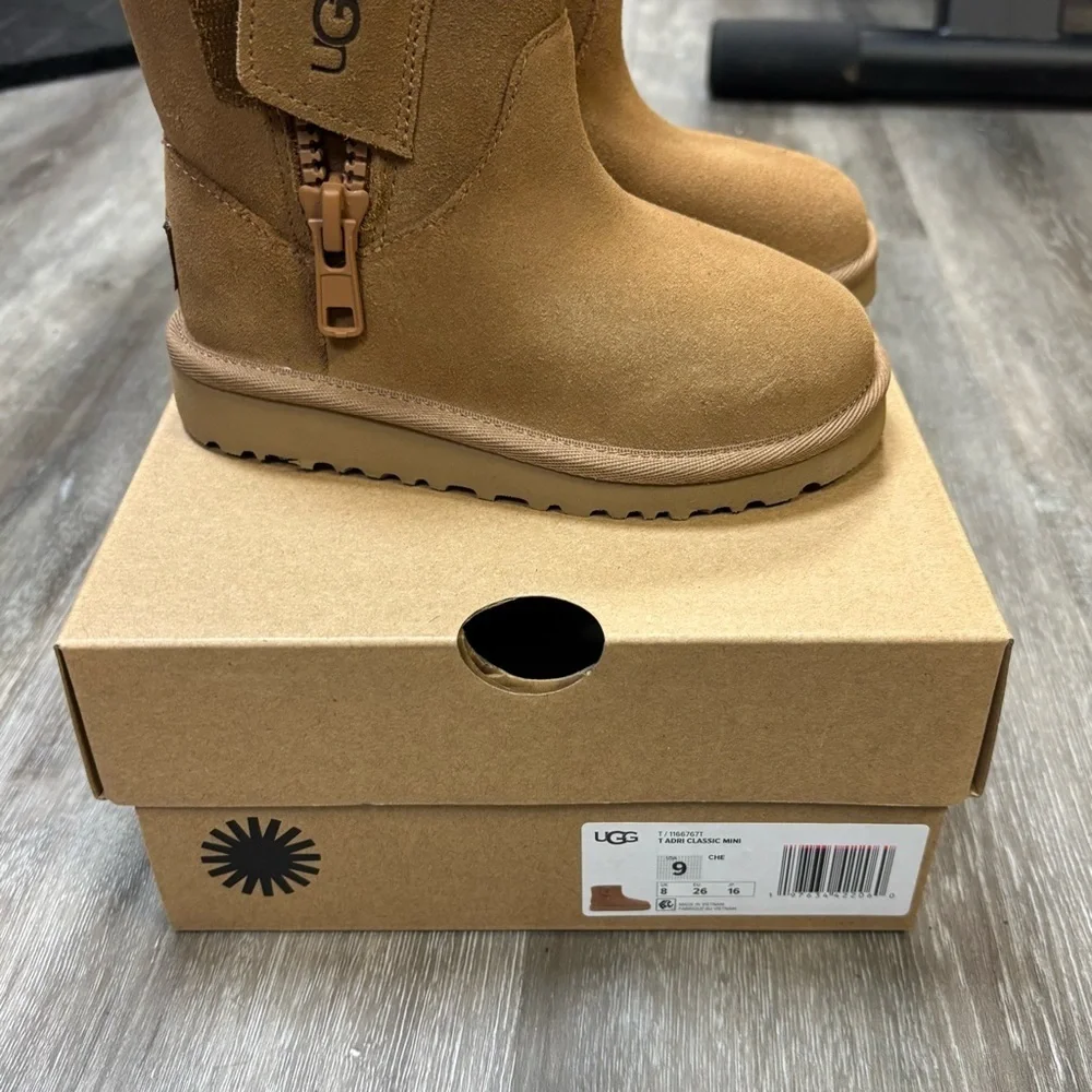 UGG | Adri Classic Boot Chestnut Kids Size 9 NEW